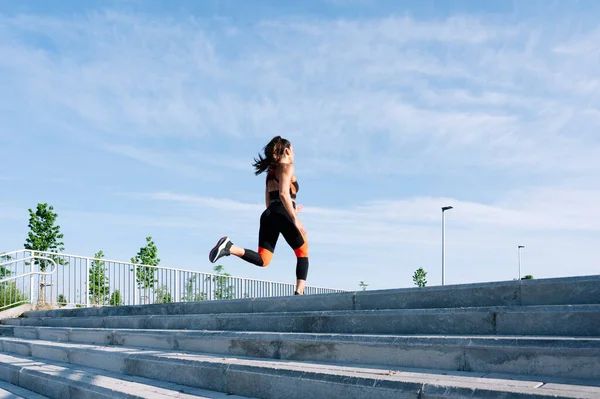 Young Woman Jumping Training Stairs City — Stock Photo, Image