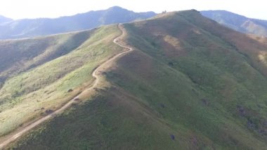 yoldan dron tarafından mountain.shot.