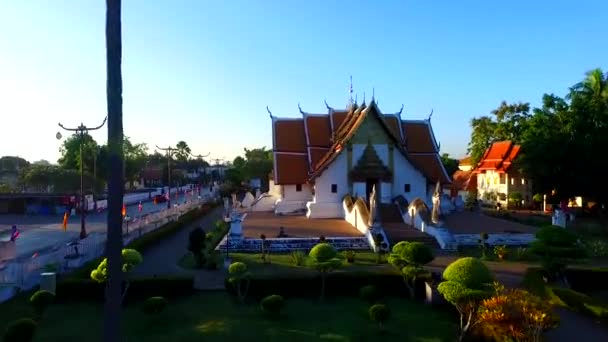 Tempel in Nan provincie. Thailand. Wat Phu Min. — Stockvideo