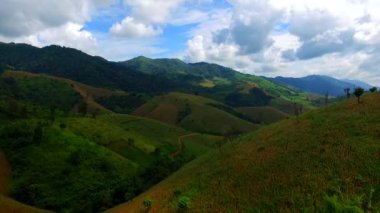 Asya çiftlikte dron tarafından Mountains.Shot.
