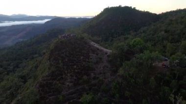 Blad dağ sunrise görüntüleri ile. Havadan görünümü. Doi hua mod. Umphang Tak.Thailand.
