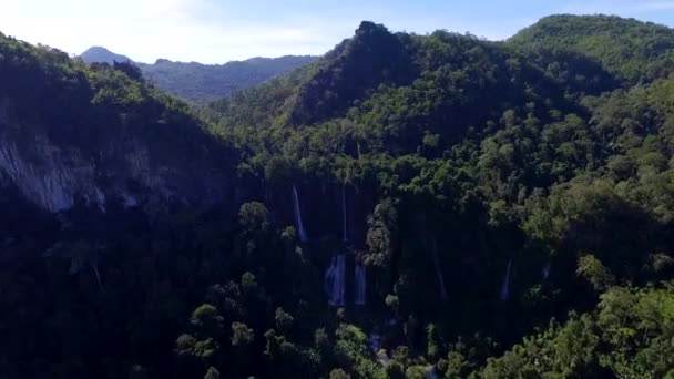 Thi Eis su Waterfalls.Umphang Tak Thailand.Aerial Ver os. — Vídeo de Stock