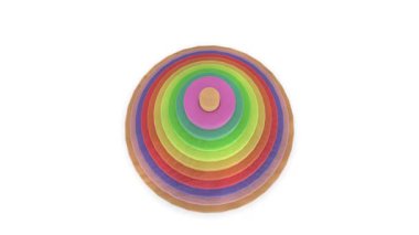 Renkli ahşap halka kulesi