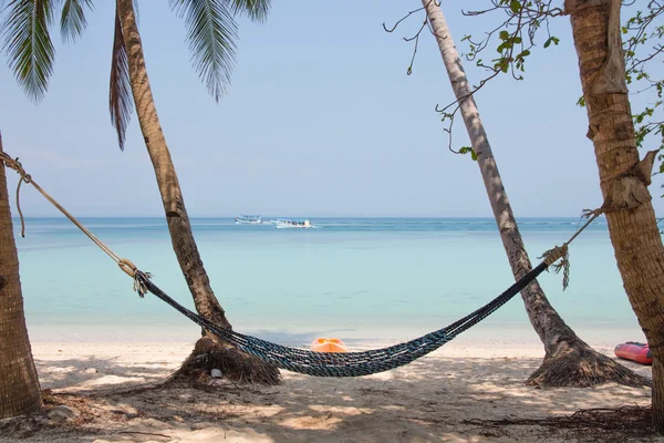 Kıyı ve okyanus yanında beşik
