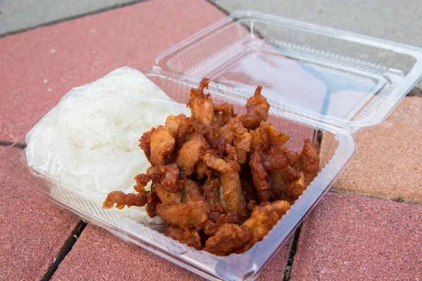 Kızarmış domuz eti yapışkan pirinç