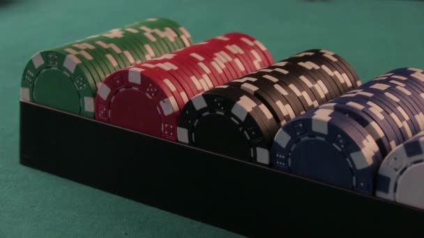 Caixa com fichas de poker — Vídeo de Stock