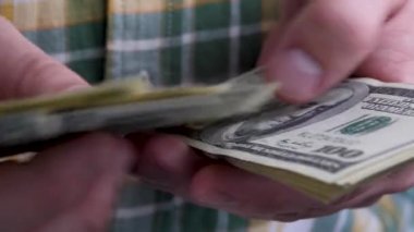 Adam Eller Bize Dolar Banknotları Sayıyor