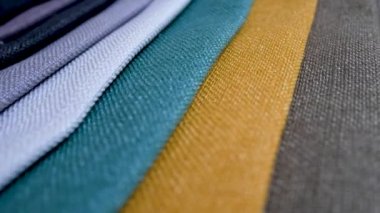 Renkli kumaş örnekleri