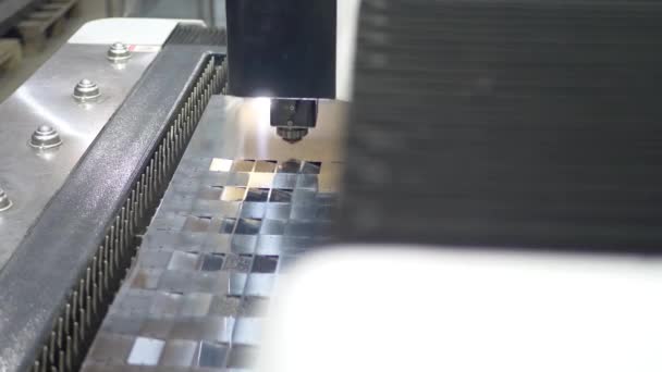 Tecnologia de máquina de corte a laser CNC — Vídeo de Stock