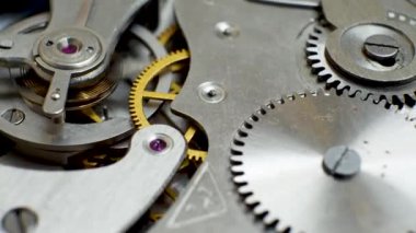 Teçhizatlı saat mekanizmasının ayrıntıları