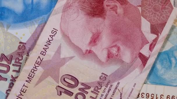 Mustafa Kemal Atatürk, az első elnök monogramja a piros 10 török líráról TRY bankjegy — Stock videók