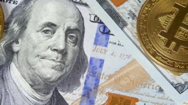 100 dolarlık banknotlarda Bitcoin BTC paraları