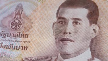 Kral Maha Vajiralalongkorn 'a ve 1000 baht banknota monograma bakın.