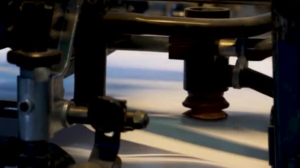 Nyomdai gépi nyomtatópapír tipográfiában — Stock videók