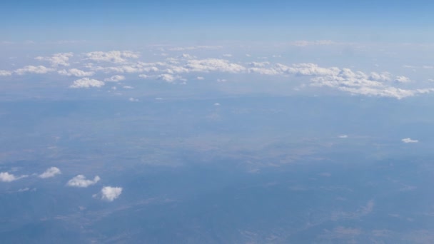 เมฆที่พื้นหลังฟ้าสีฟ้า — วีดีโอสต็อก