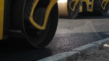 Yol yapımında asfalt yapmak