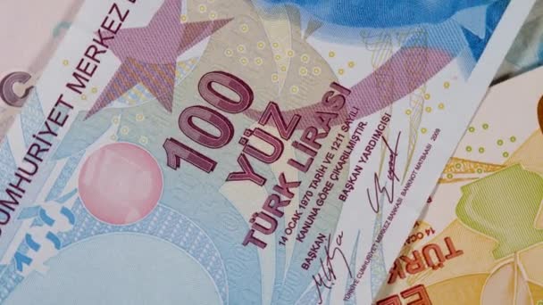 100 tureckich banknotów TRY z twarzą pierwszego prezydenta Mustafy Kemala Ataturka — Wideo stockowe