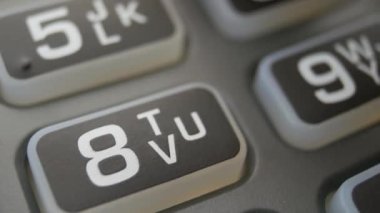 Satıştan sonra POS terminaline PIN kodu giriliyor