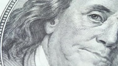 100 dolarlık banknotta ABD Başkanı Benjamin Franklin 'in portresi