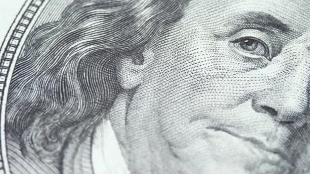 Portrét amerického prezidenta Benjamina Franklina na bankovce za 100 dolarů — Stock video