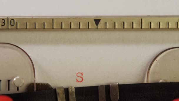 Digite texto vermelho PARAR WAR na máquina de escrever vintage estacionária — Vídeo de Stock