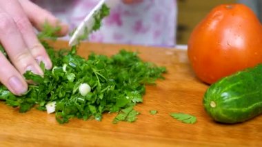 Gemide Maydanoz ve Yeşil Soğan Doğrama