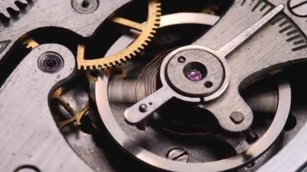 Механические часы с шестернями и шестеренками — стоковое видео