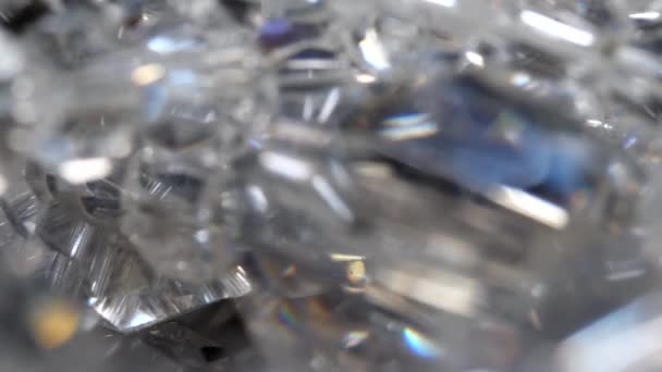 艳丽明亮的钻石折射着鲜亮的色彩 — 图库视频影像
