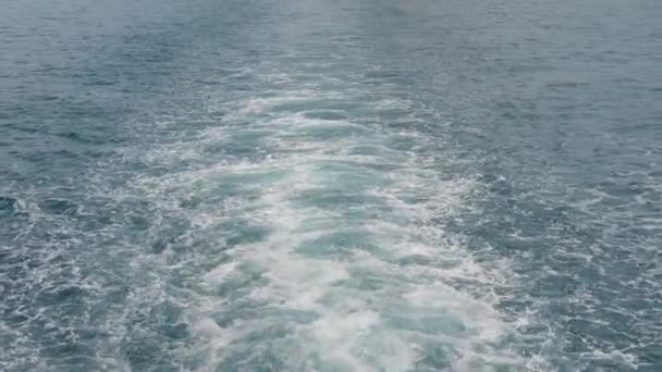 Water trail foaming behind ferry boat — стоковое видео