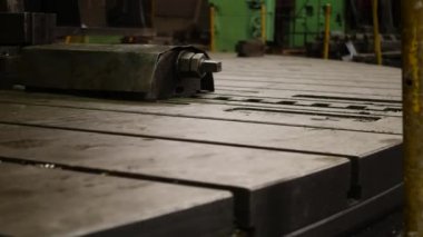 Fabrikadaki eski CNC Hassas Metal Makinesi