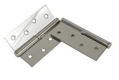 Krom menteşeleri üzerinde beyaz izole çifti