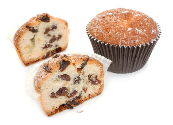 Moitiés de muffins faits maison avec des raisins secs, et tout le muffin cl — Photo