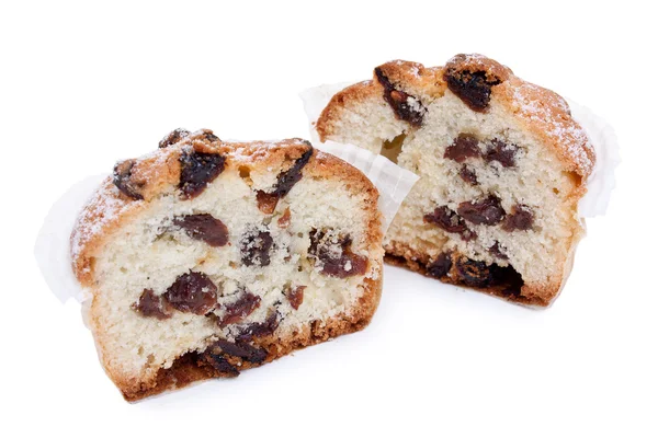 Deux moitiés de muffins faits maison avec gros plan sur les raisins secs. Isolé o — Photo