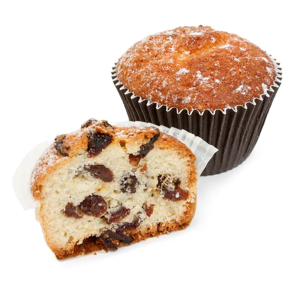 La moitié du muffin fait maison avec des raisins secs, et tout le muffin fermer — Photo