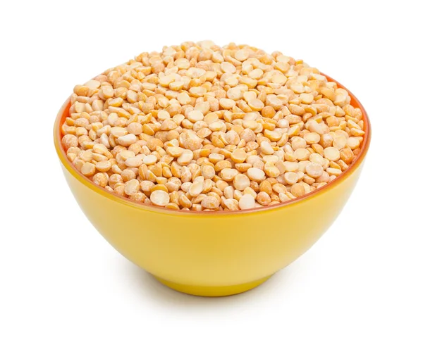 Kurutulmuş bezelye izole o ile turuncu ve sarı renkler seramik kase