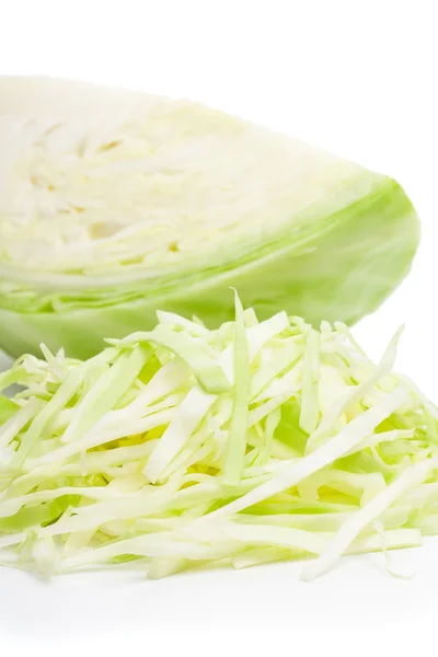 Φρέσκα φέτες πράσινο λάχανο απομονωμένη απομονώνονται σε λευκό λεμονάτα — Φωτογραφία Αρχείου