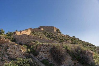 Atalaya Kalesi, tarihi Castillo de la Atalaya kalesi, İspanya 'nın Cartagena kentinde 18. yüzyıldan kalma bir askeri kale. Akdeniz kıyısının yukarısındaki stratejik tepede.