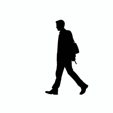 Omzunda bir torbayla yürüyen bir adam, siluet içinde yakalanmış. Ayar, yalnız bir anda onun ana hatlarını vurgulayan temiz ve hafif bir arkaplan içeriyor..