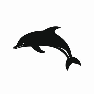 Parlak mavi sulardan neşeyle sıçrayan parlak bir yunus görülüyor, vücudu parlak güneş ışığına karşı zarifçe kavis çiziyor. Okyanus berrak gökyüzünün altında parıldıyor.