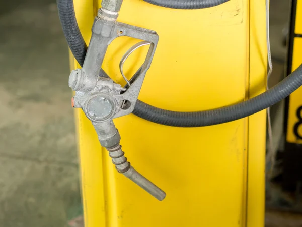 Close-up oude brandstof pomp mondstuk, oude brandstof Dispenser. — Stockfoto