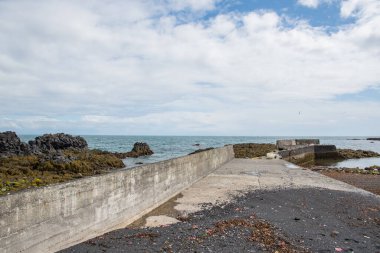 İzlanda 'daki Snaefellsnes Yarımadası' ndaki Hellnar limanında.