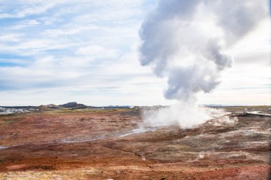 İzlanda 'da Reykjanes' e sıcak su kaynağı