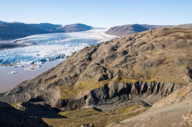 Hoffellsjokull Buzulu ve Lagün Güney İzlanda 'daki Vatnajokull Ulusal Parkı' nın bir parçası.