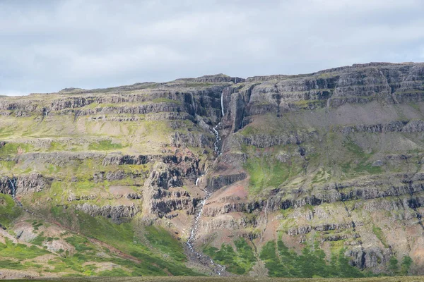 Magnífica Cascada Valle Montaña Brediddalur Este Islandia — Foto de Stock