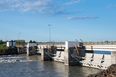 Doğu İzlanda 'daki Lagarfoss elektrik santralinin taşkın kapıları.