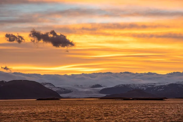 アイスランド南部のホナアフジョドゥル フィヨルドの夕日 — ストック写真