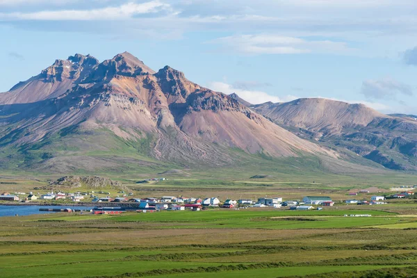 Doğu İzlanda, Borgarfjordur Eystri fiyordunda Bakkagerdi Köyü