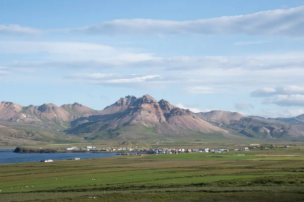 冰岛东部Borgarfjordur Eystri Fjord的Bakkagerdi村 — 图库照片