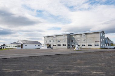 Myvatn İzlanda - 20 Haziran. 2020: Myvatn Gölü kıyısında bir otel