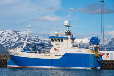 Dalvik İzlanda - 20 Haziran. 2020: Trawler Hafborg limanda